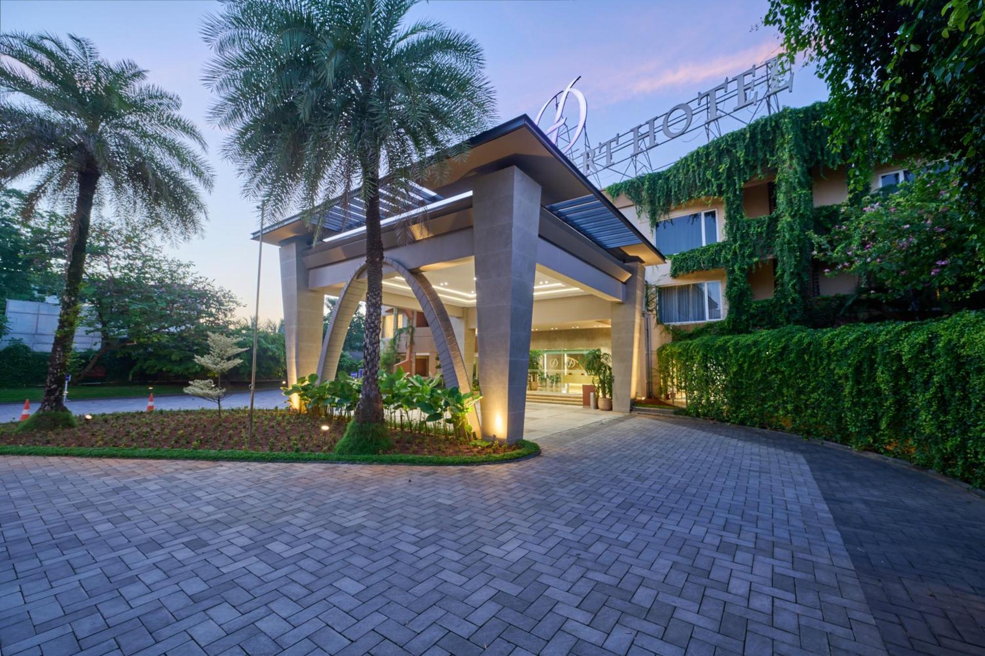 נדומבסרי Flora Airport Hotel And Convention Centre Kochi מראה חיצוני תמונה