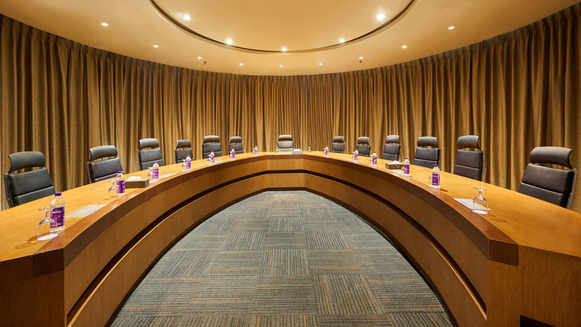 נדומבסרי Flora Airport Hotel And Convention Centre Kochi מראה חיצוני תמונה