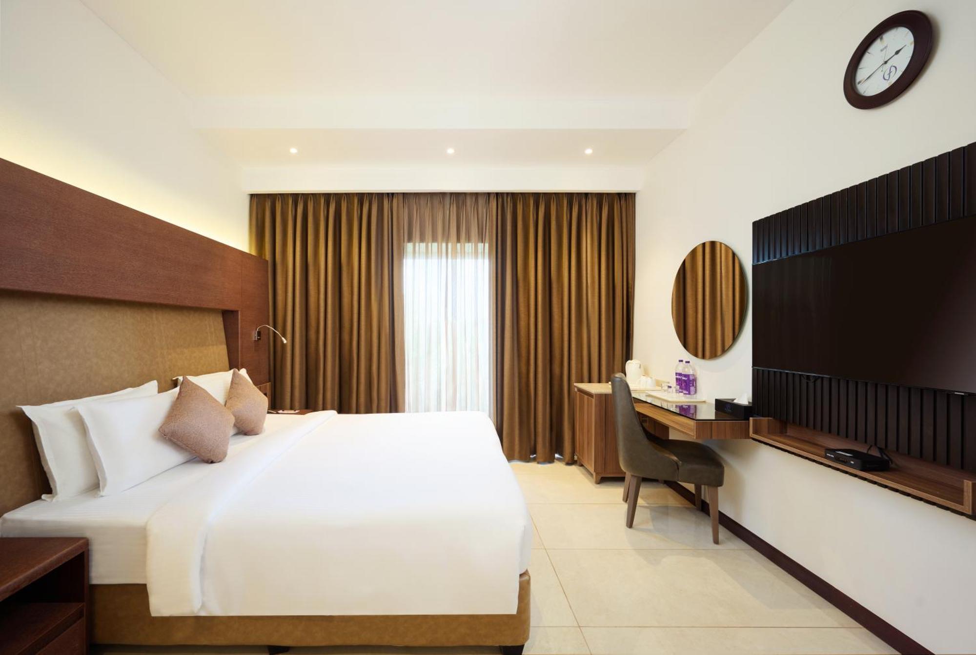 נדומבסרי Flora Airport Hotel And Convention Centre Kochi מראה חיצוני תמונה