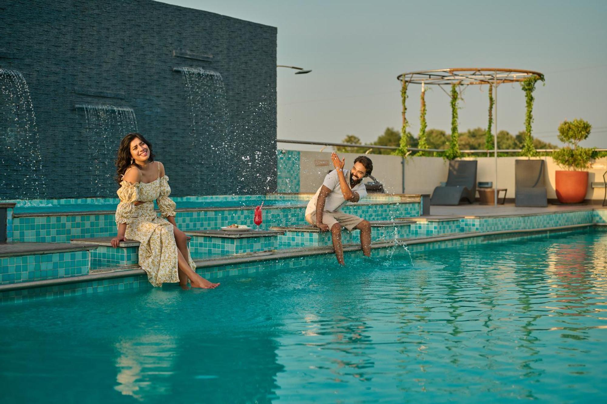נדומבסרי Flora Airport Hotel And Convention Centre Kochi מראה חיצוני תמונה