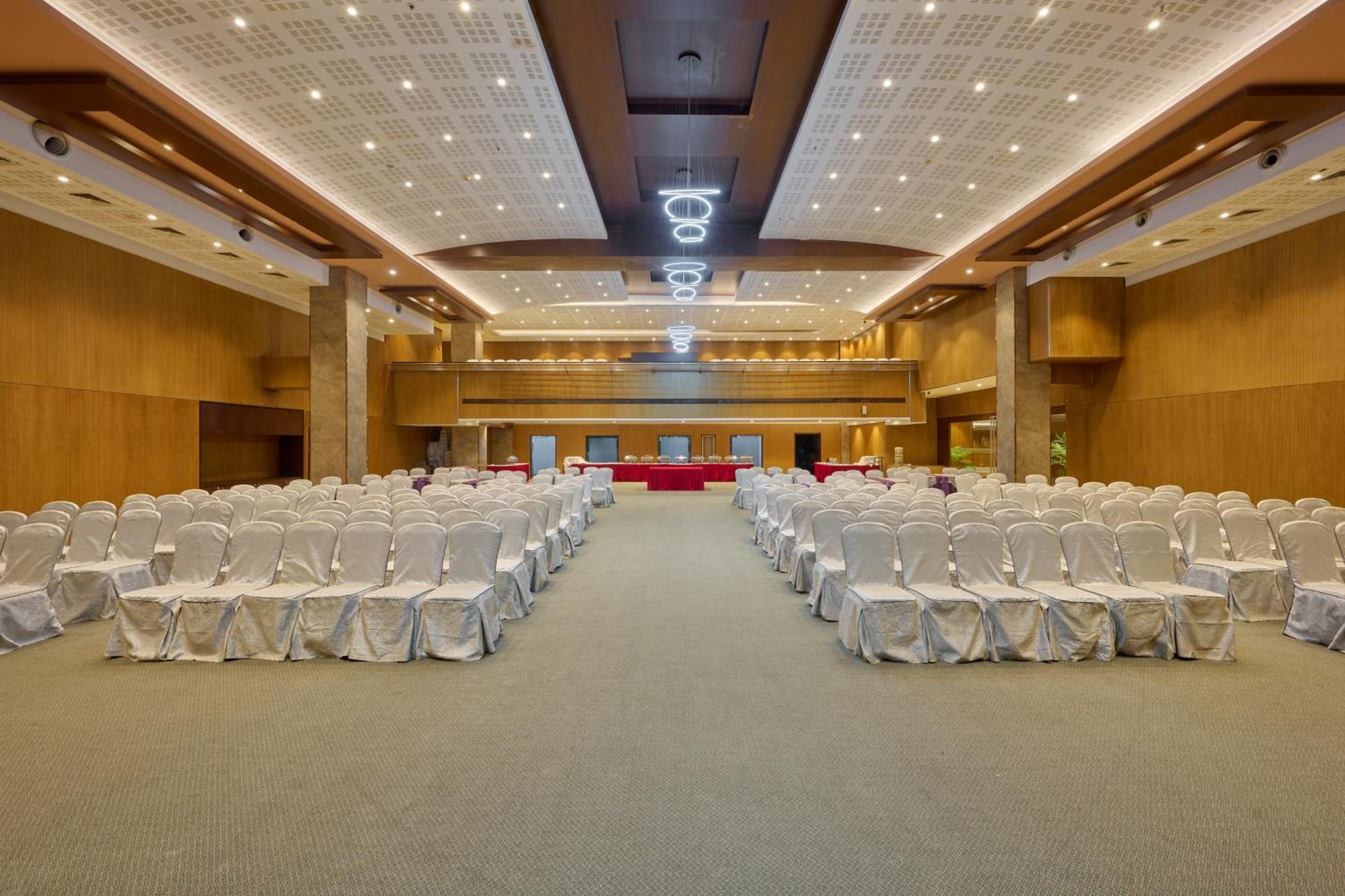 נדומבסרי Flora Airport Hotel And Convention Centre Kochi מראה חיצוני תמונה
