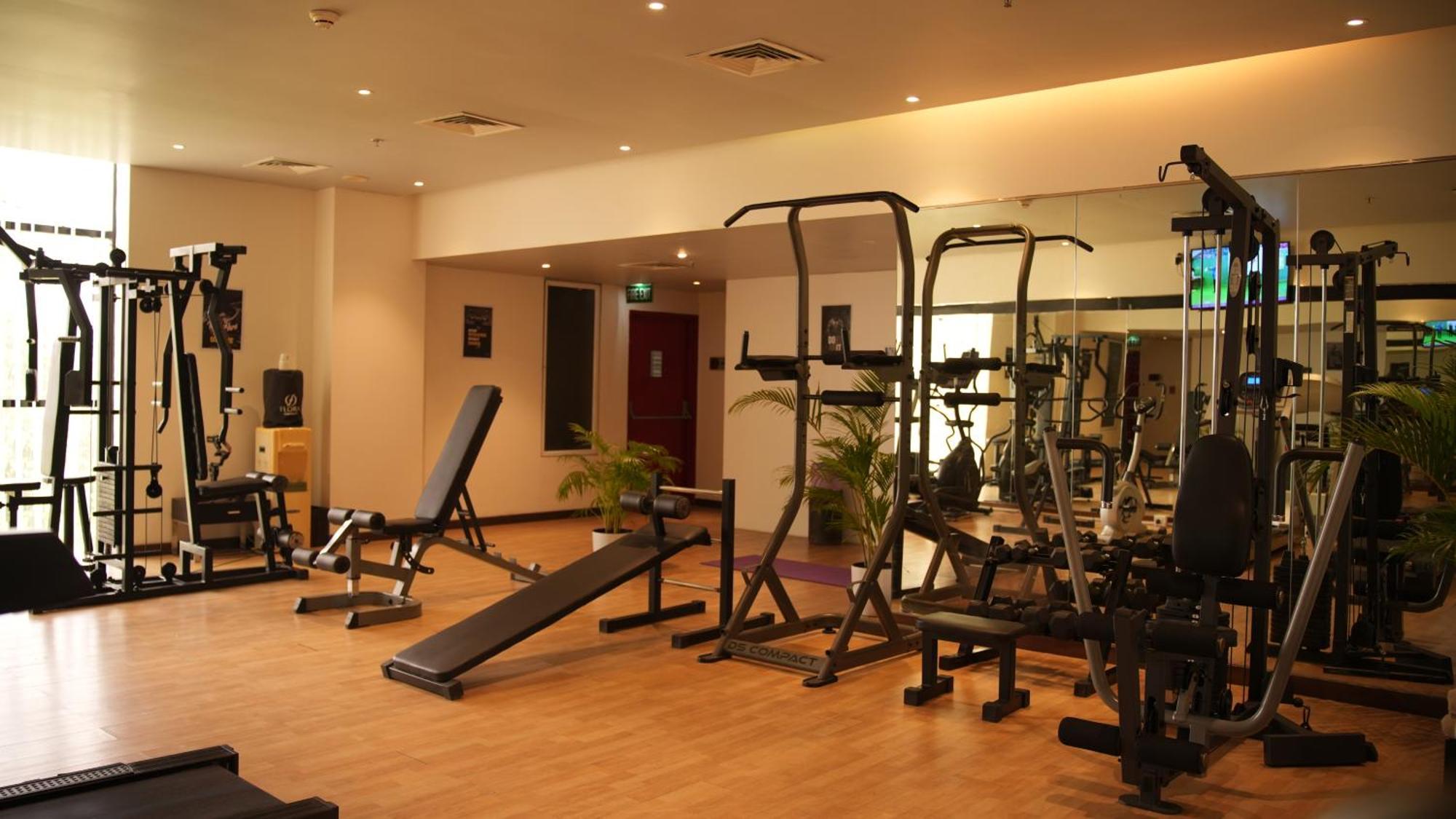 נדומבסרי Flora Airport Hotel And Convention Centre Kochi מראה חיצוני תמונה