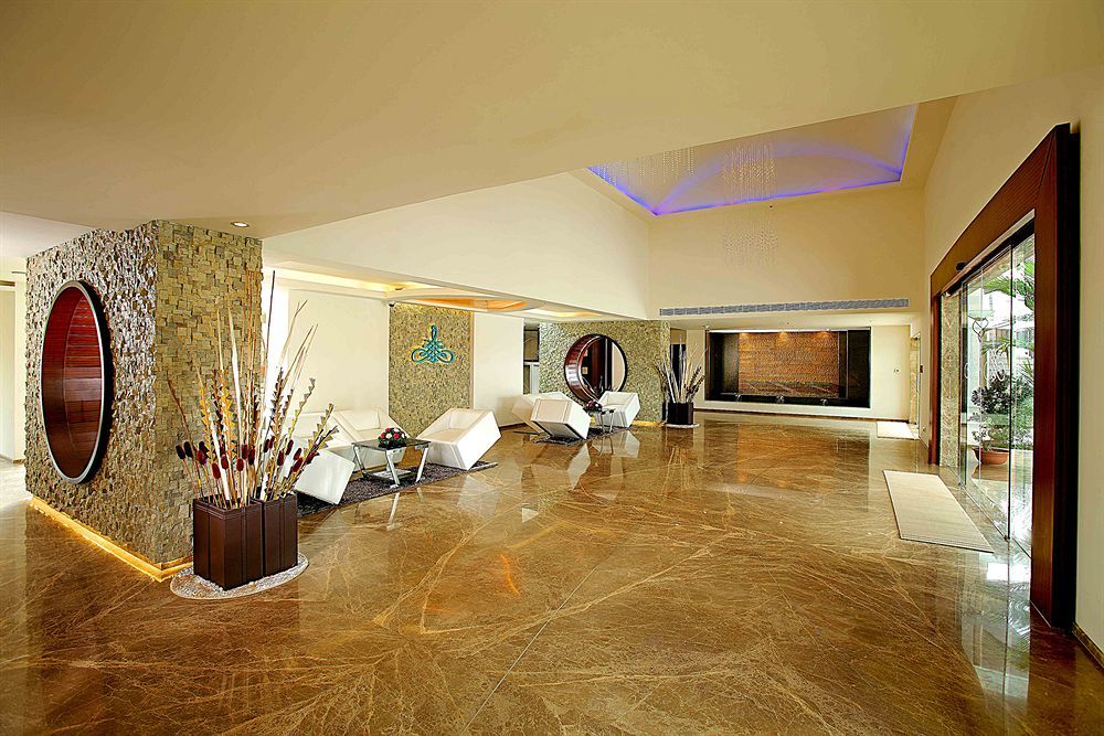 נדומבסרי Flora Airport Hotel And Convention Centre Kochi מראה חיצוני תמונה