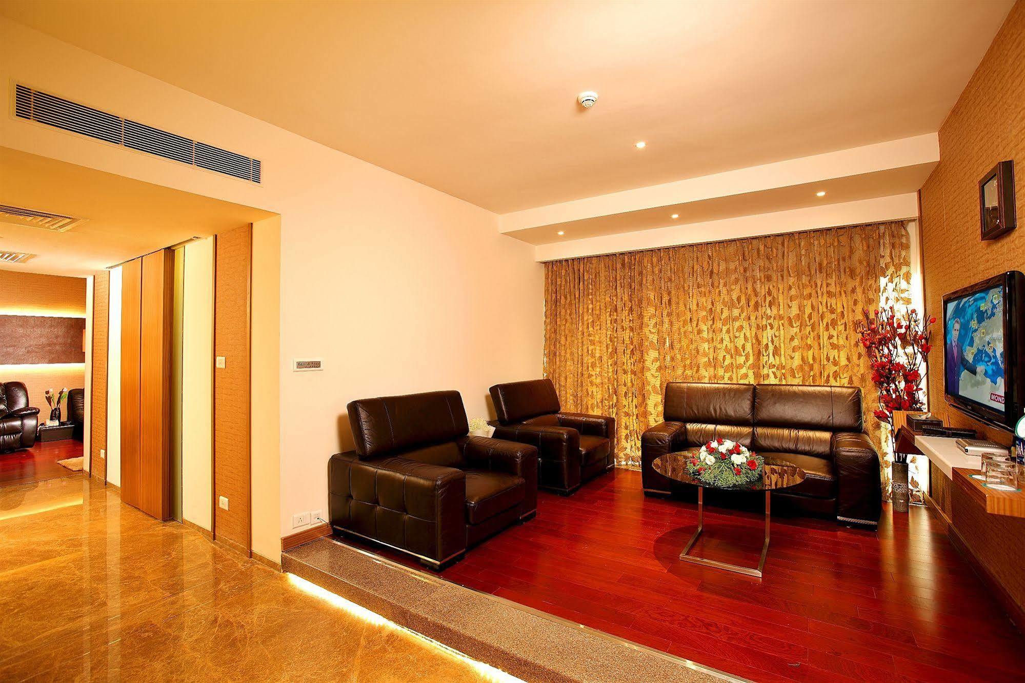 נדומבסרי Flora Airport Hotel And Convention Centre Kochi מראה חיצוני תמונה