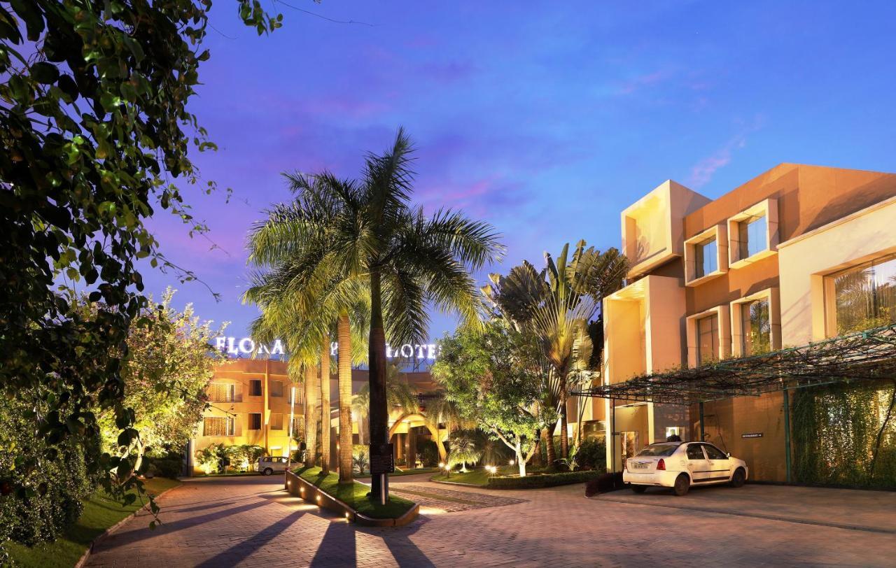 נדומבסרי Flora Airport Hotel And Convention Centre Kochi מראה חיצוני תמונה